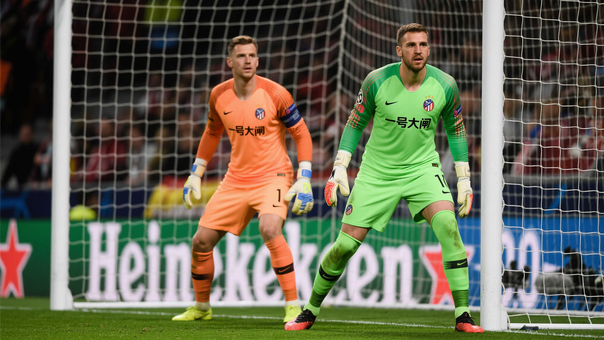 曼联或将引进新二号门将以应对巴因德尔潜在离队 纵观现代足球的发展趋势,一个顶尖俱乐部不仅仰赖主力